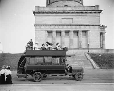 Auto de cuello de goma, Riverside Drive, Nueva York, N.Y., 1900 de Detroit Publishing Co.